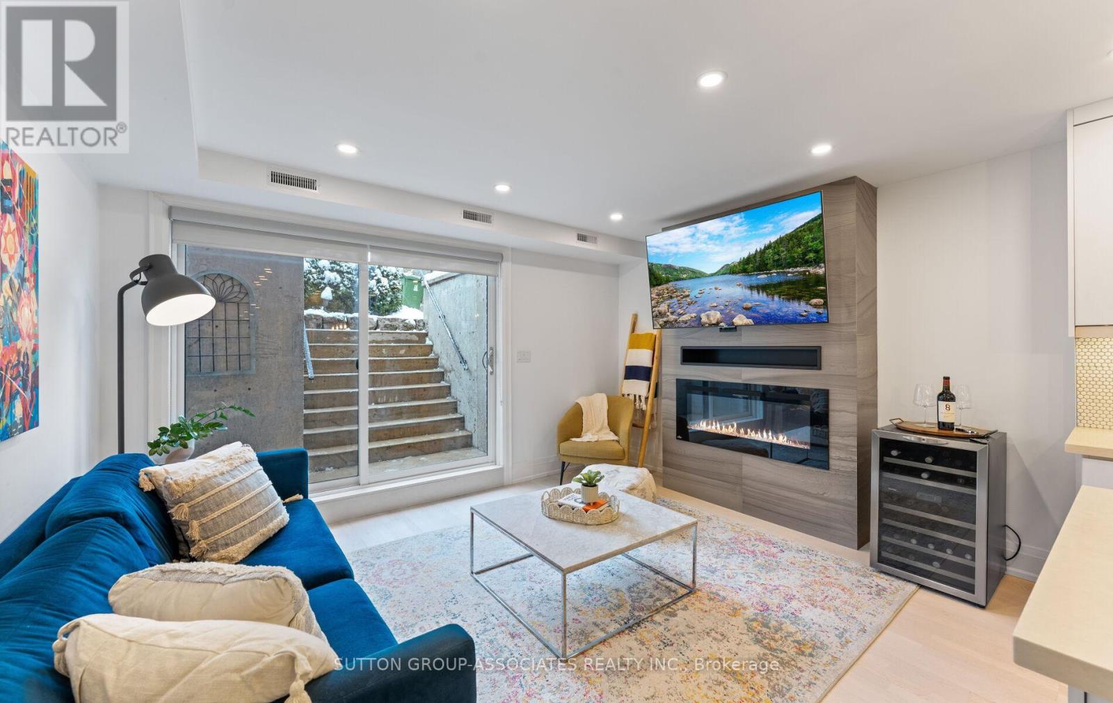 LOWER - 689 MANNING AVENUE, Toronto, Ontario