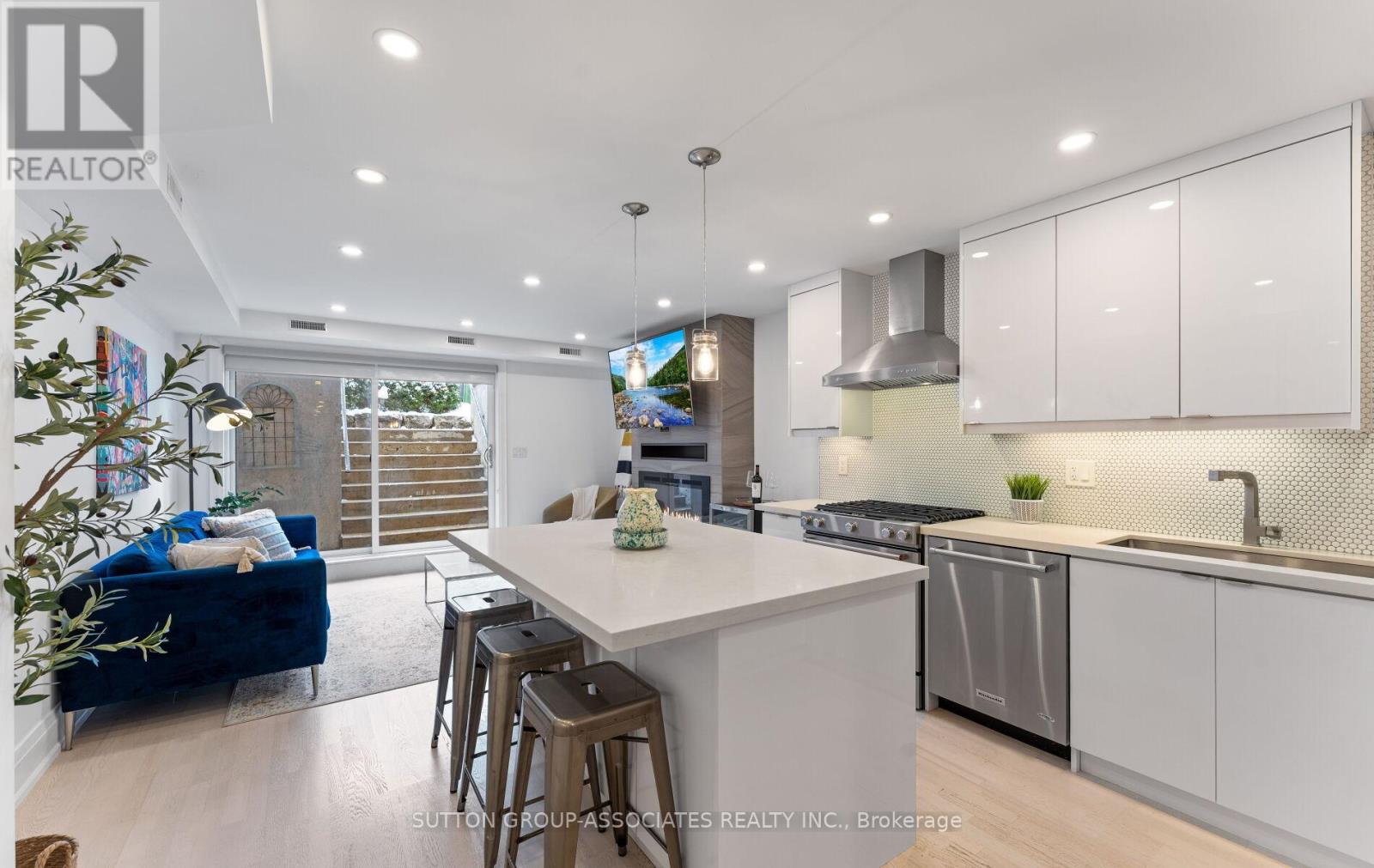 Lower - 689 Manning Avenue, Toronto, Ontario  M6G 2W3 - Photo 12 - C12537578