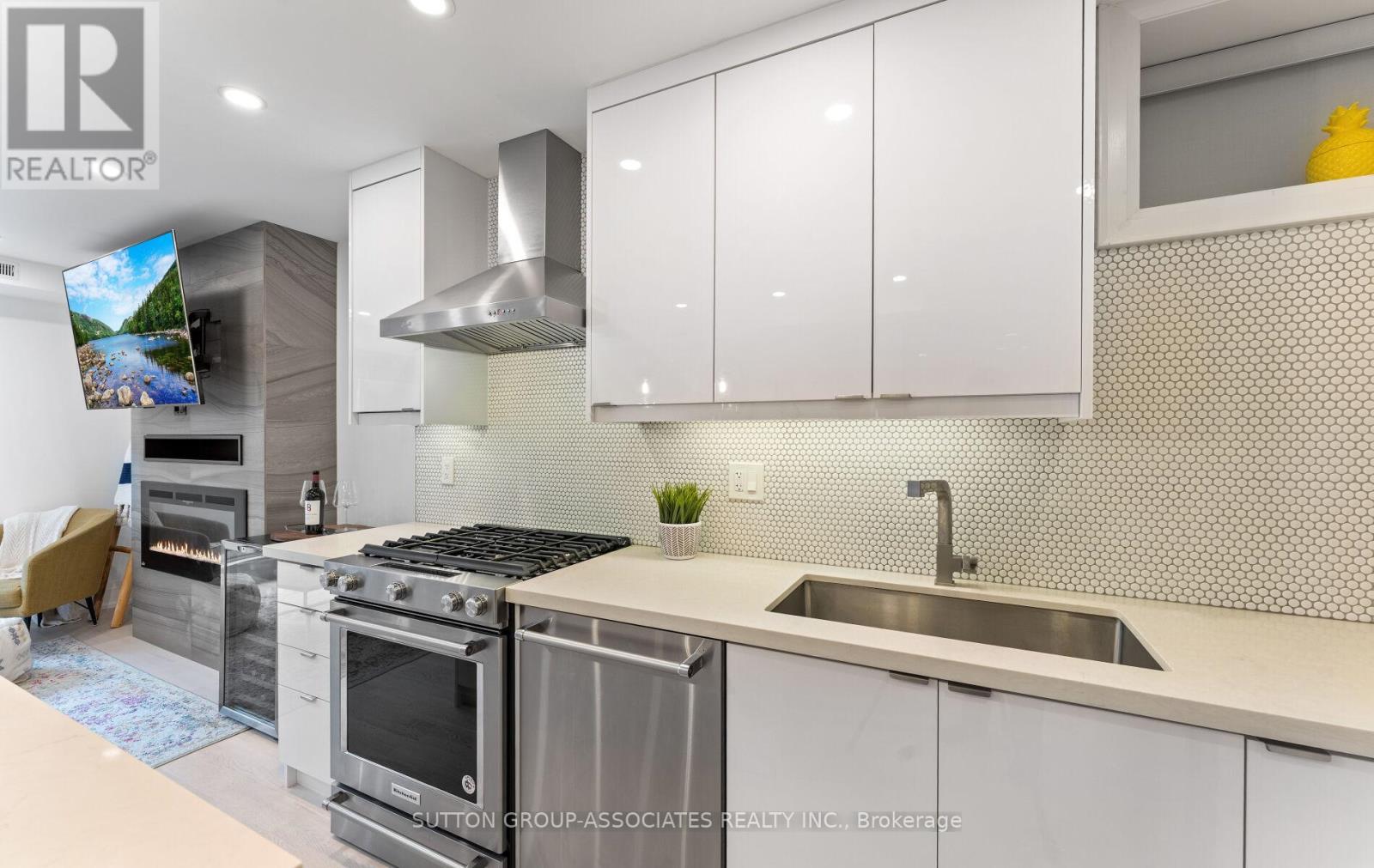 Lower - 689 Manning Avenue, Toronto, Ontario  M6G 2W3 - Photo 17 - C12537578