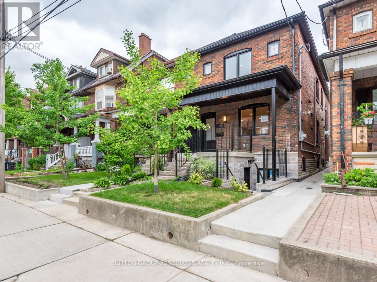 Lower - 689 Manning Avenue, Toronto, Ontario  M6G 2W3 - Photo 2 - C12537578