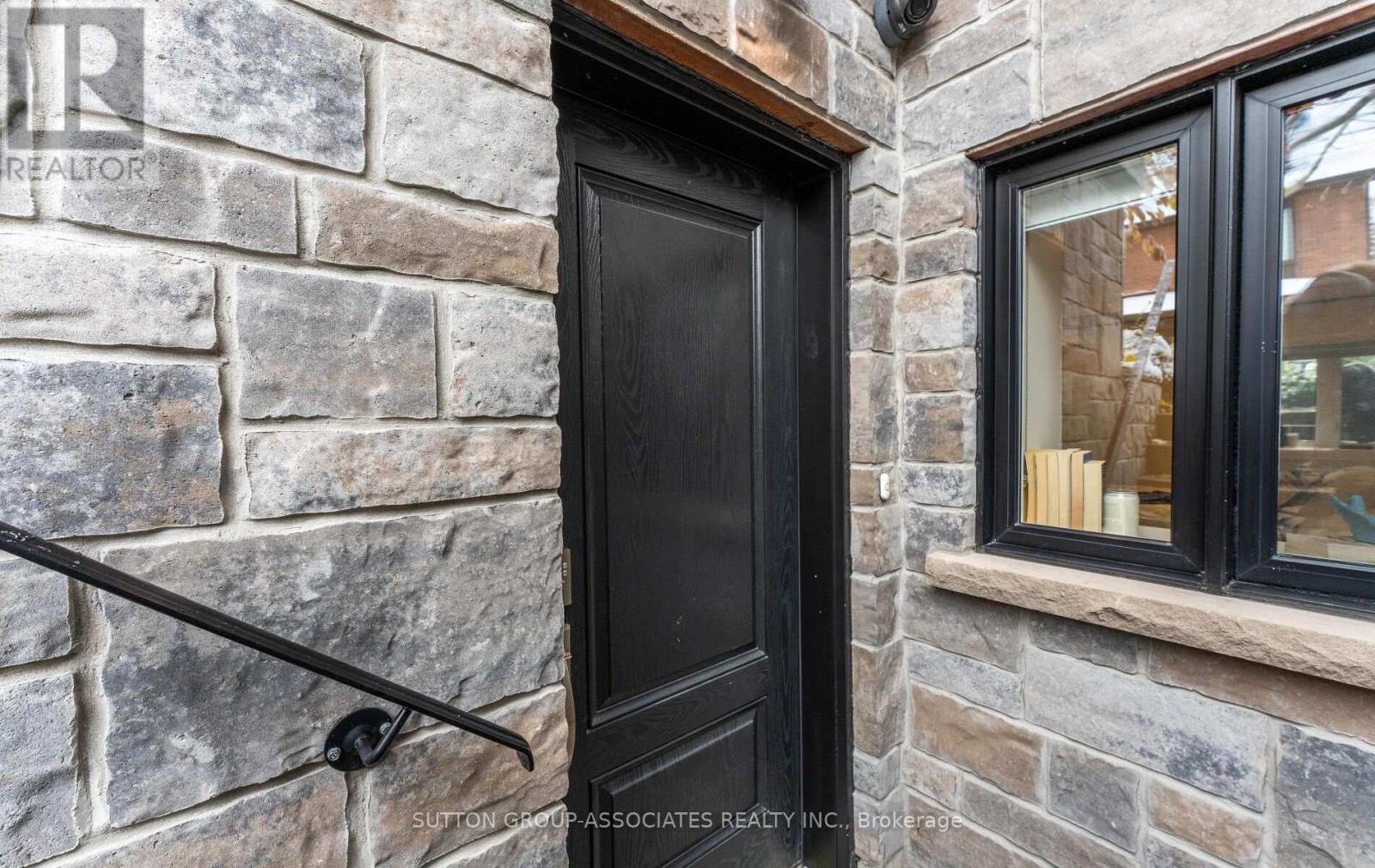 Lower - 689 Manning Avenue, Toronto, Ontario  M6G 2W3 - Photo 3 - C12537578