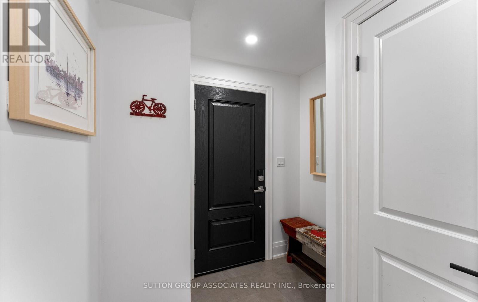 Lower - 689 Manning Avenue, Toronto, Ontario  M6G 2W3 - Photo 4 - C12537578