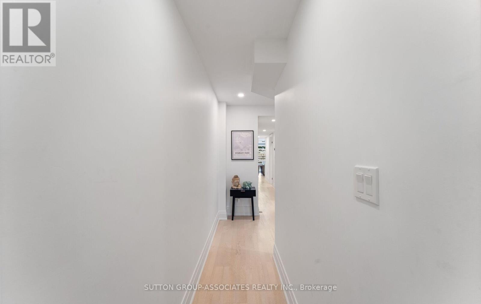 Lower - 689 Manning Avenue, Toronto, Ontario  M6G 2W3 - Photo 6 - C12537578