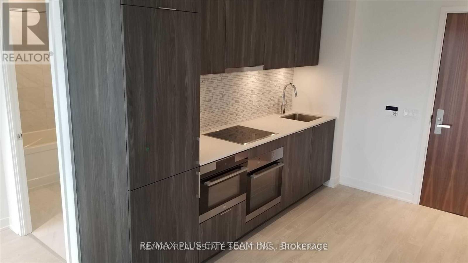 822 - 15 Queens Quay E, Toronto, Ontario  M5E 0C5 - Photo 3 - C12537588