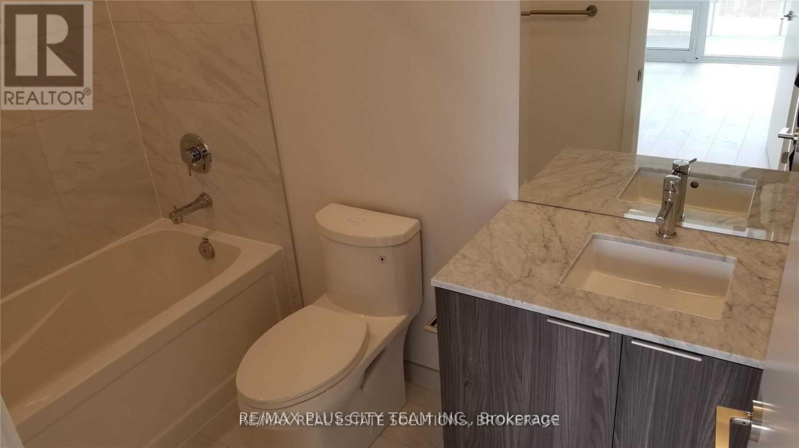 822 - 15 Queens Quay E, Toronto, Ontario  M5E 0C5 - Photo 8 - C12537588