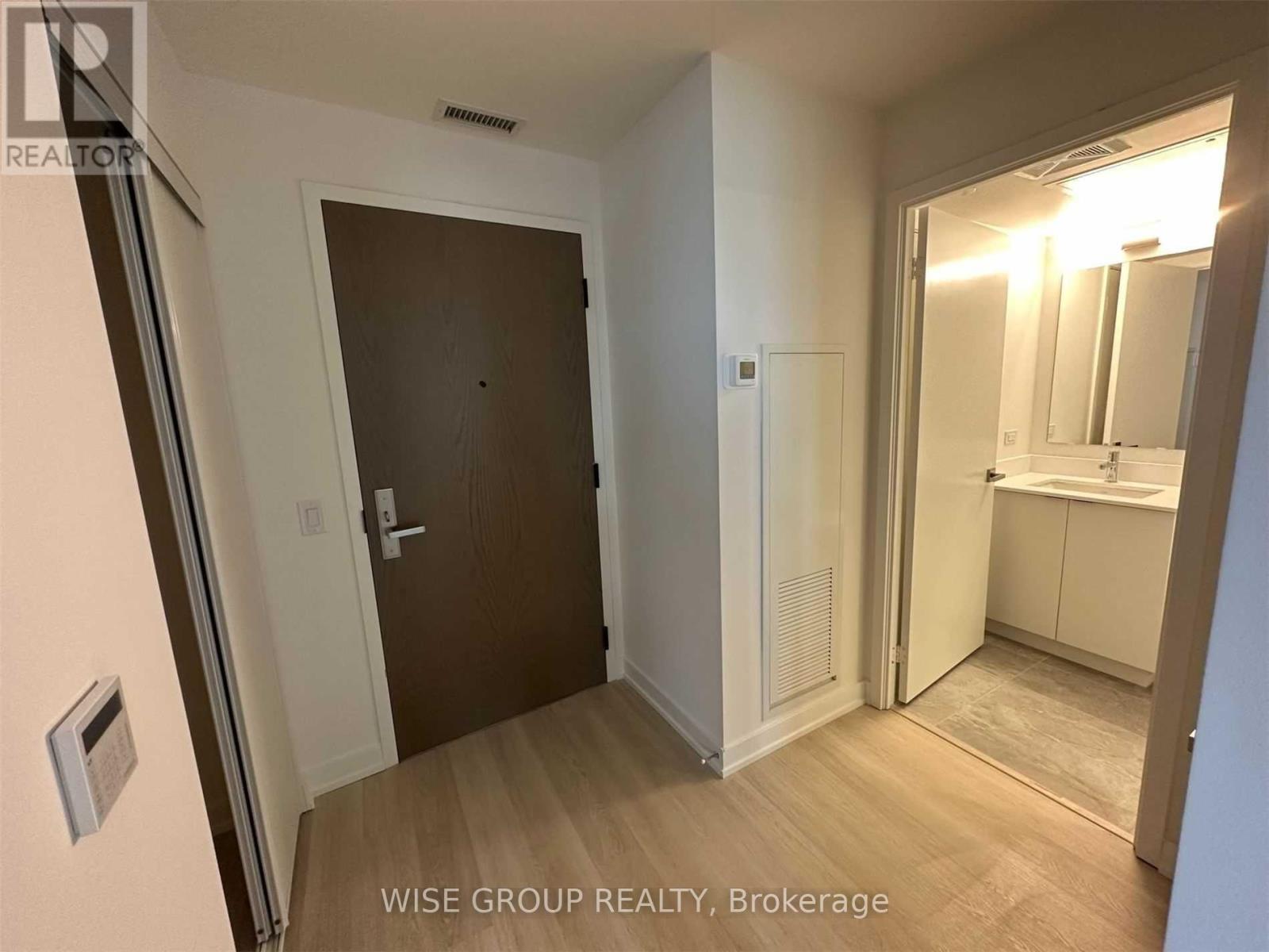 925 - 30 Tretti Way, Toronto, Ontario  M3H 0E3 - Photo 3 - C12537596