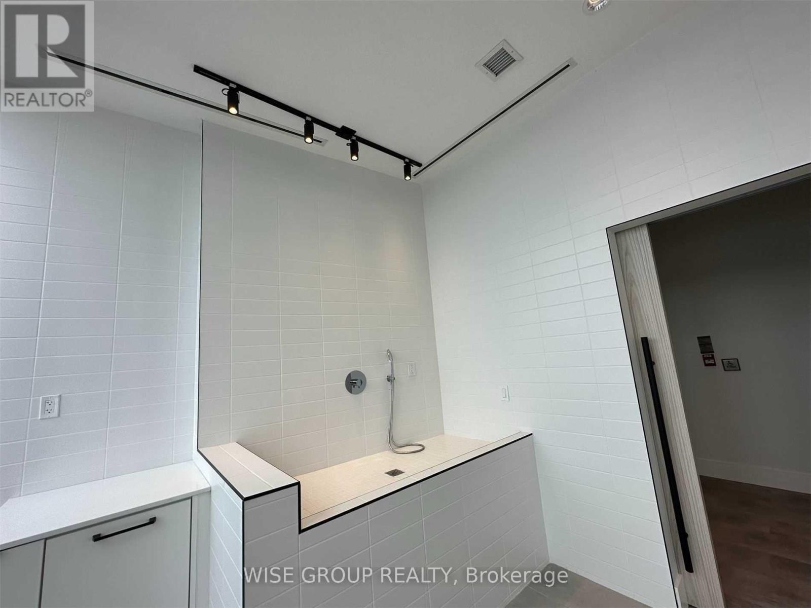 925 - 30 Tretti Way, Toronto, Ontario  M3H 0E3 - Photo 9 - C12537596