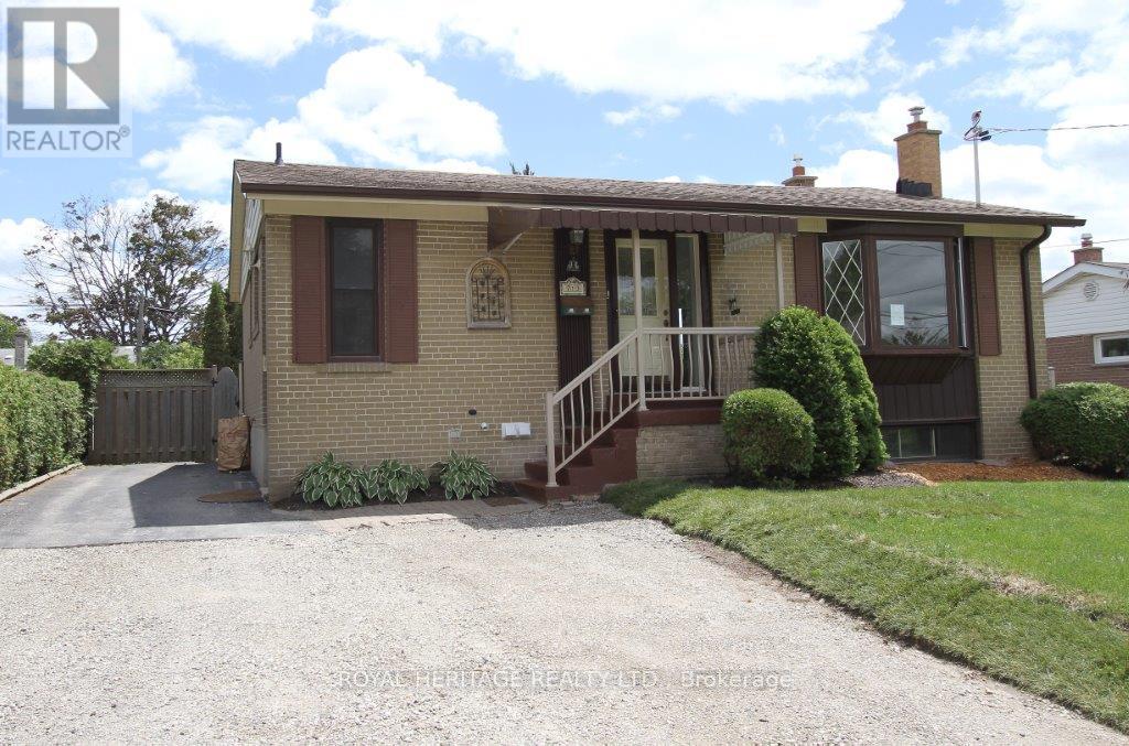 MAIN - 713 BURNS STREET W, Whitby, Ontario