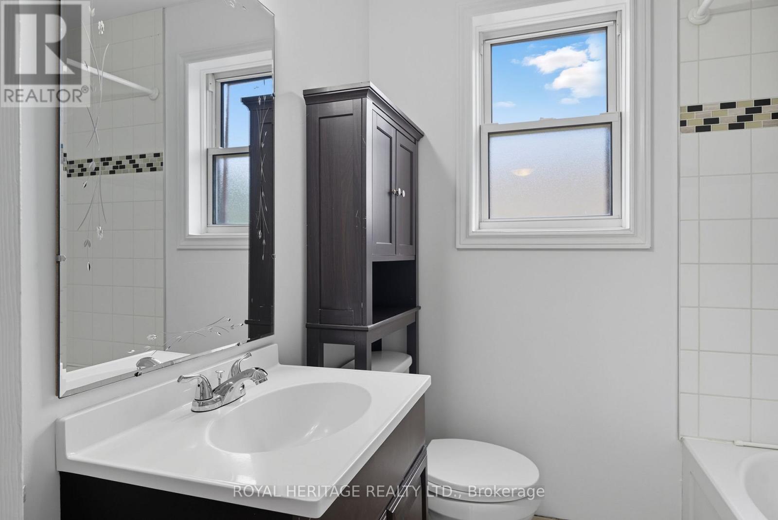 Main - 713 Burns Street W, Whitby, Ontario  L1N 1K5 - Photo 17 - E12537632