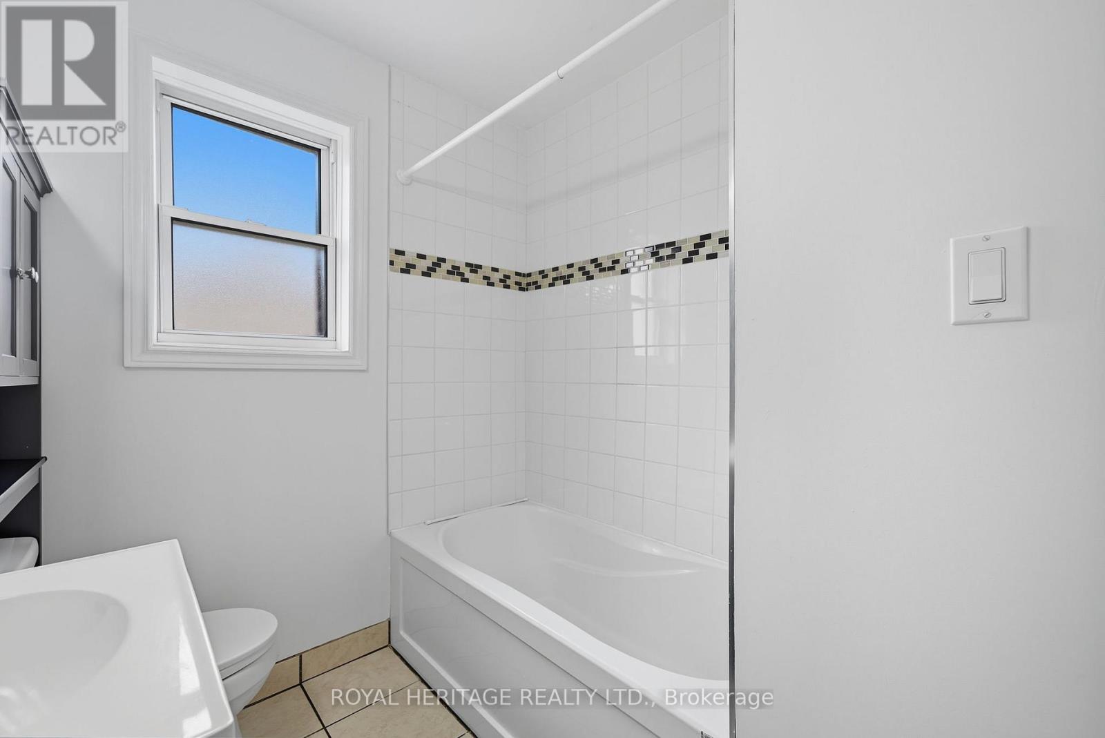 Main - 713 Burns Street W, Whitby, Ontario  L1N 1K5 - Photo 18 - E12537632