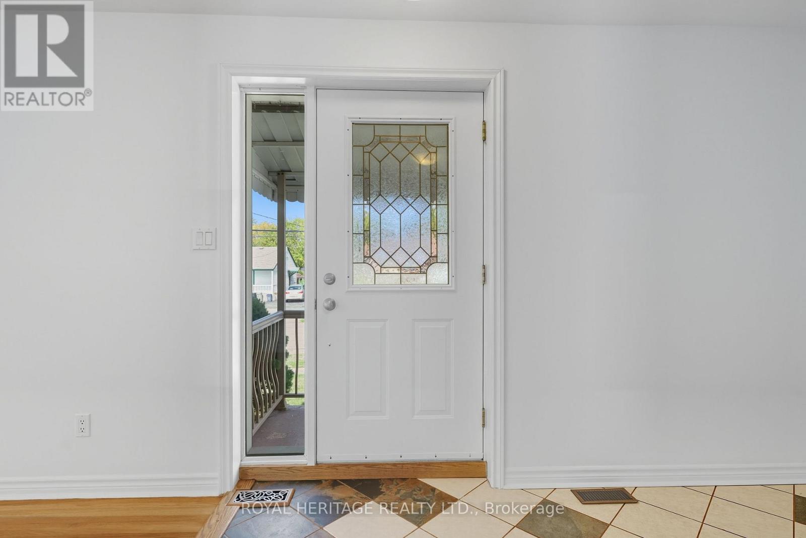 Main - 713 Burns Street W, Whitby, Ontario  L1N 1K5 - Photo 2 - E12537632