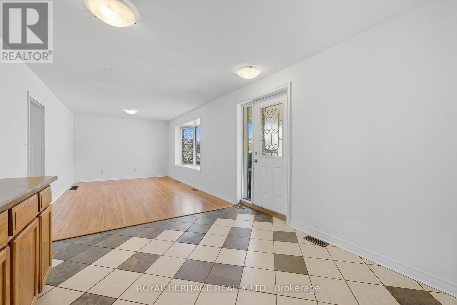 Main - 713 Burns Street W, Whitby, Ontario  L1N 1K5 - Photo 3 - E12537632