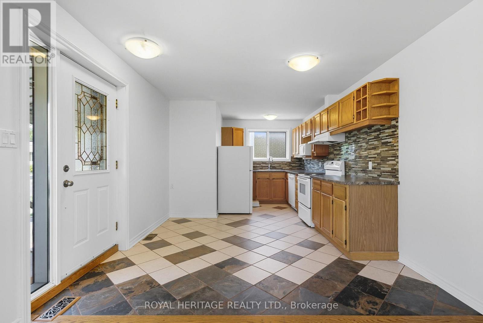 Main - 713 Burns Street W, Whitby, Ontario  L1N 1K5 - Photo 5 - E12537632