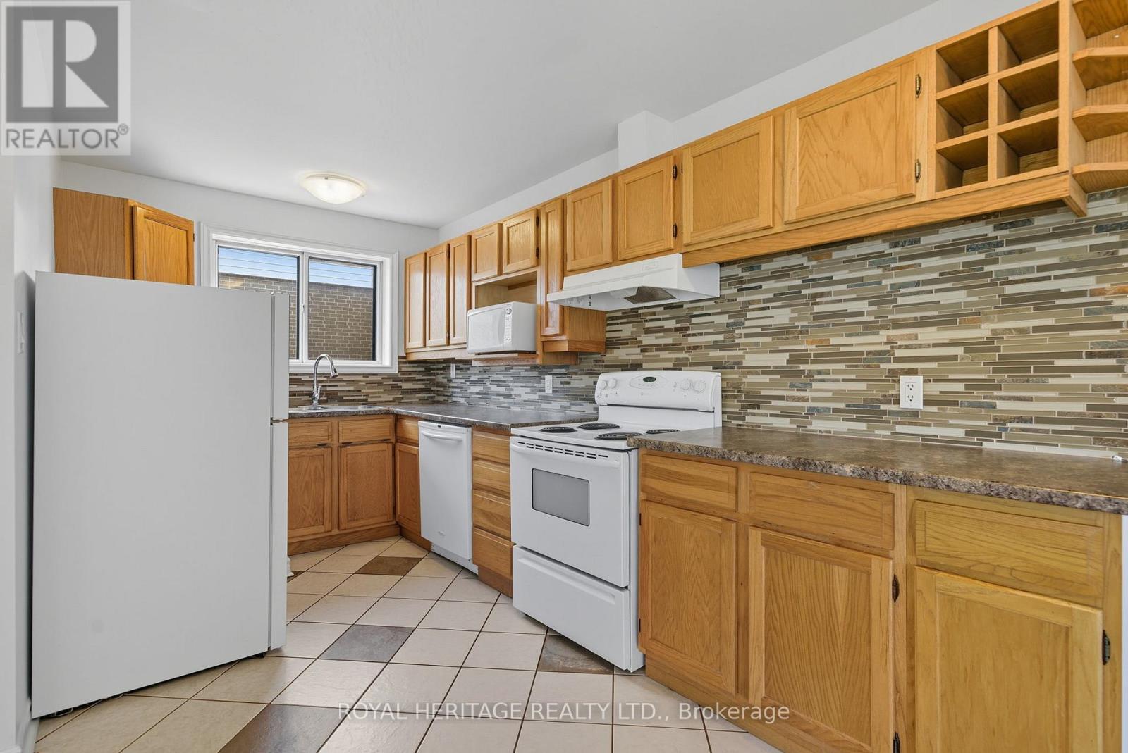 Main - 713 Burns Street W, Whitby, Ontario  L1N 1K5 - Photo 6 - E12537632