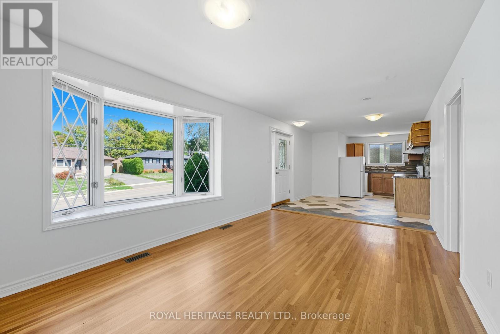 Main - 713 Burns Street W, Whitby, Ontario  L1N 1K5 - Photo 8 - E12537632