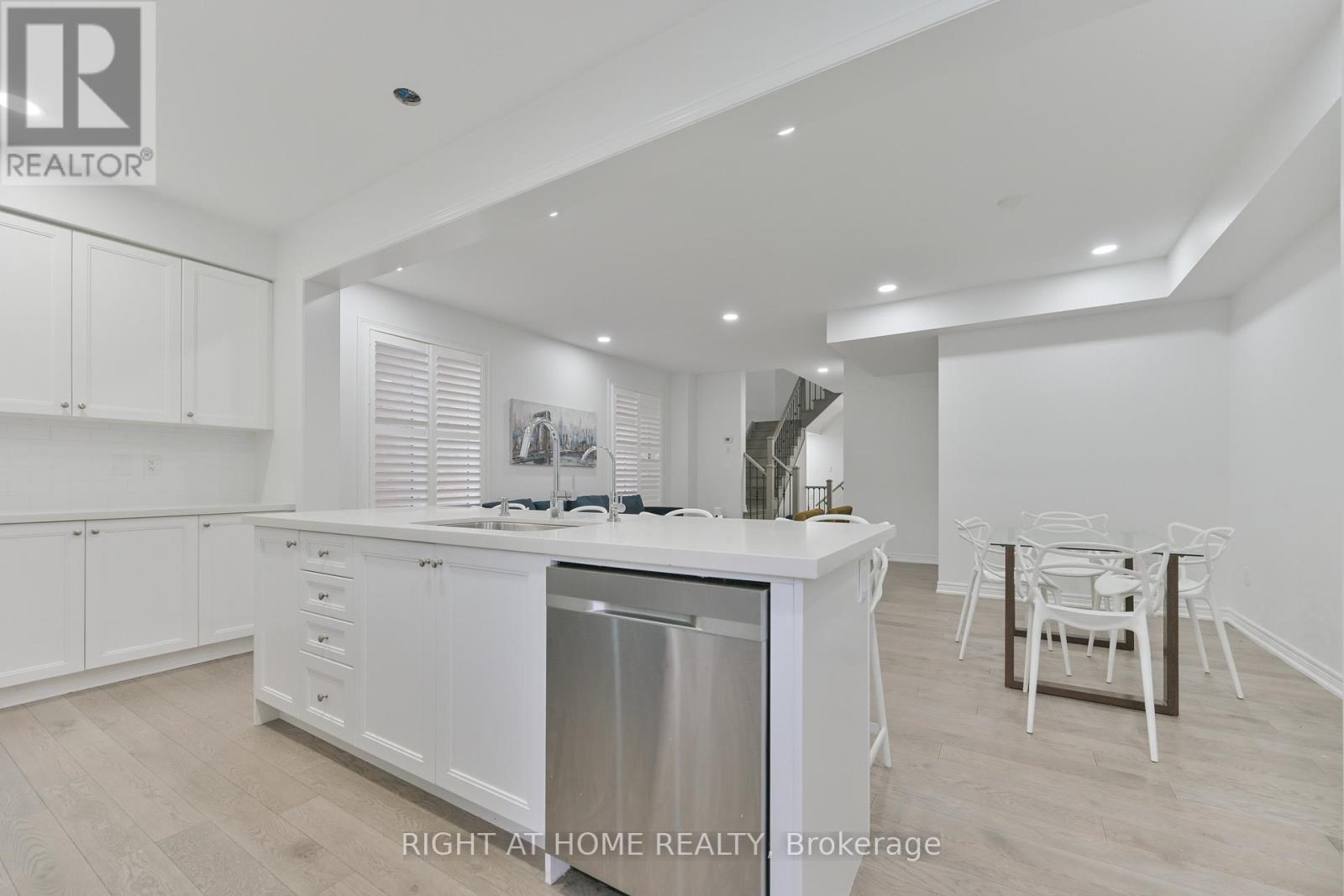 92 Conarty Crescent, Whitby, Ontario  L1P 0L4 - Photo 14 - E12537664