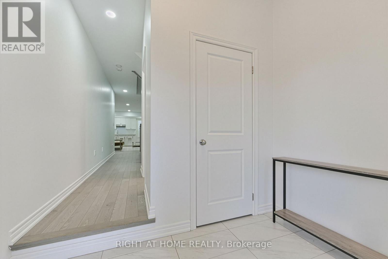 92 Conarty Crescent, Whitby, Ontario  L1P 0L4 - Photo 3 - E12537664