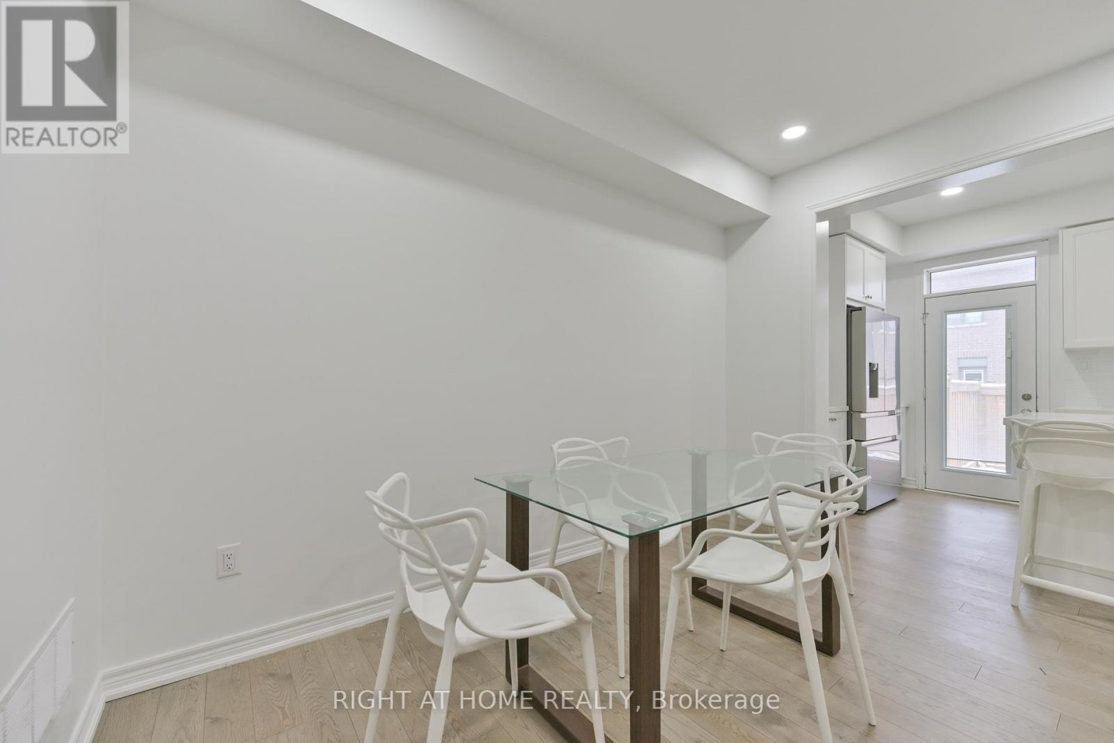 92 Conarty Crescent, Whitby, Ontario  L1P 0L4 - Photo 9 - E12537664