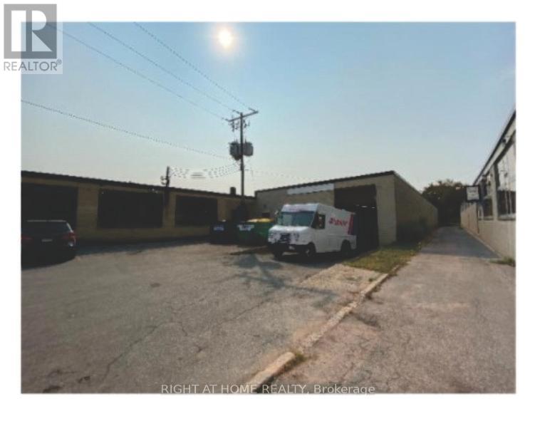 15 Curity Avenue, Toronto, Ontario  M4B 1X4 - Photo 2 - E12537732