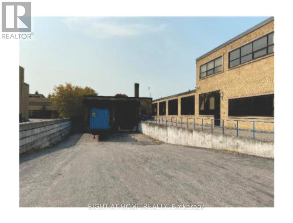 15 Curity Avenue, Toronto, Ontario  M4B 1X4 - Photo 3 - E12537732