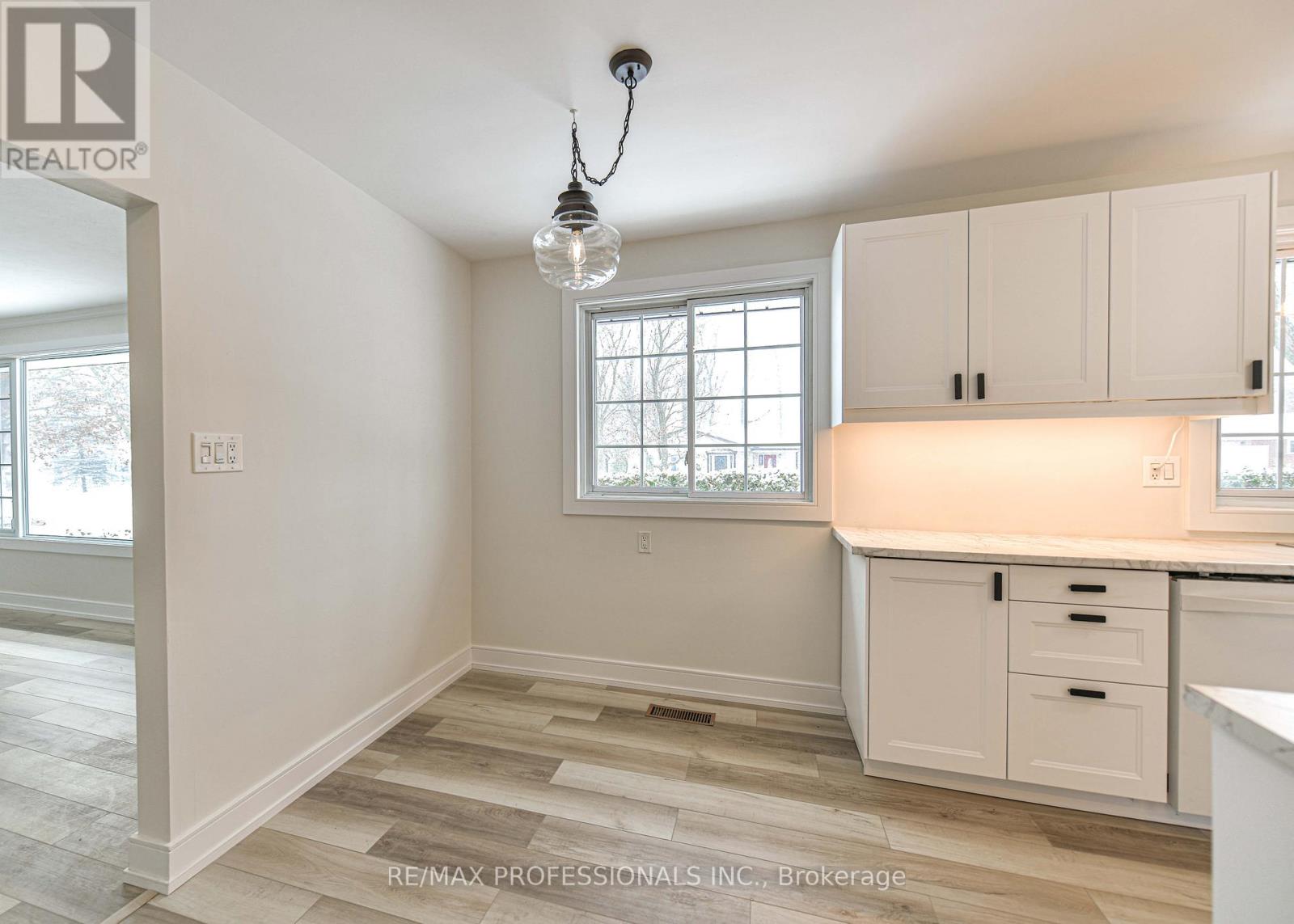 255 Lawrence Avenue, Orillia, Ontario  L3V 5M5 - Photo 11 - S12536890