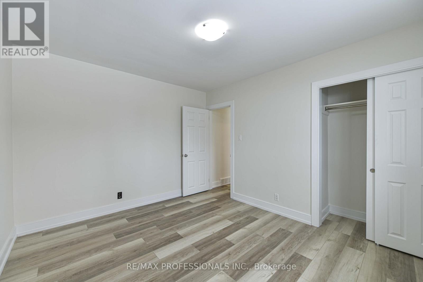 255 Lawrence Avenue, Orillia, Ontario  L3V 5M5 - Photo 14 - S12536890