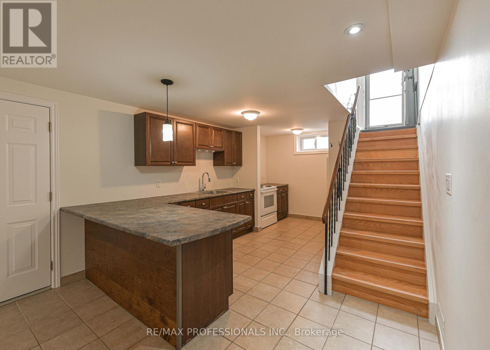 255 Lawrence Avenue, Orillia, Ontario  L3V 5M5 - Photo 17 - S12536890