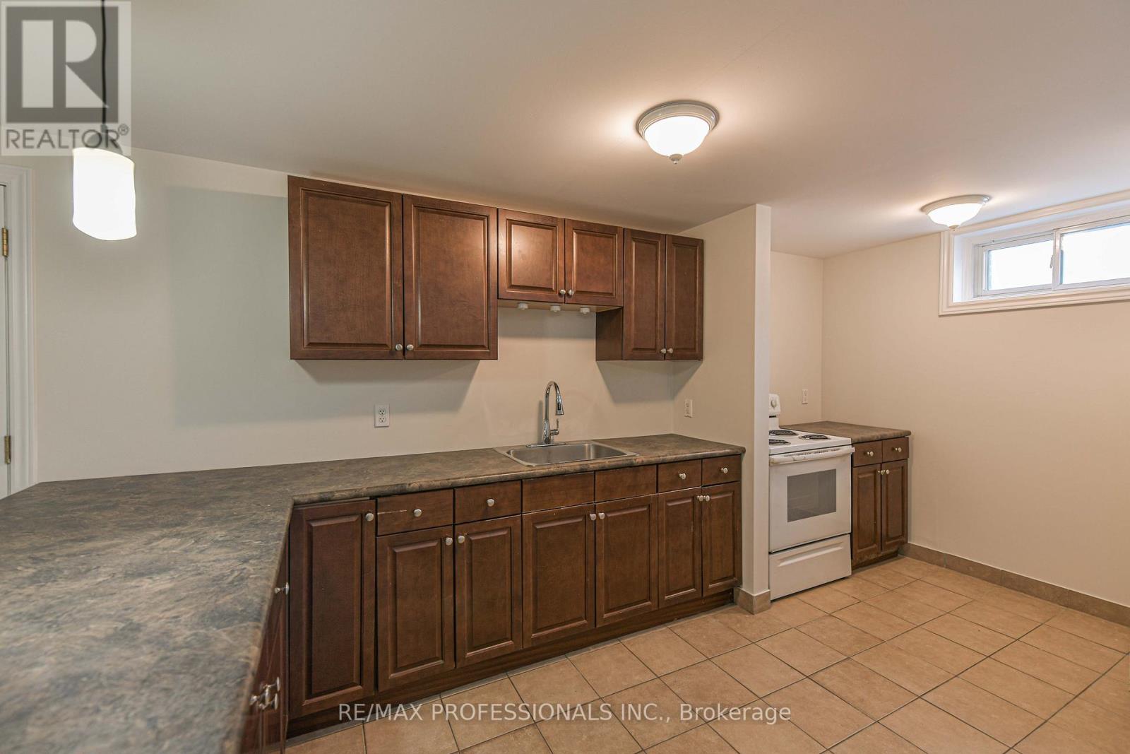 255 Lawrence Avenue, Orillia, Ontario  L3V 5M5 - Photo 18 - S12536890