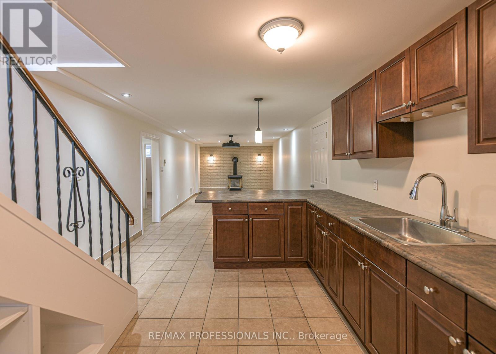 255 Lawrence Avenue, Orillia, Ontario  L3V 5M5 - Photo 19 - S12536890