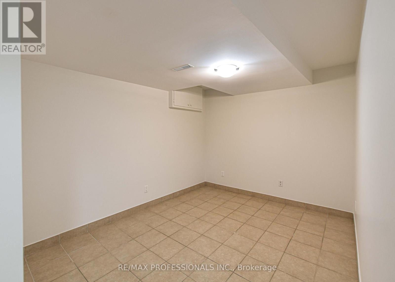 255 Lawrence Avenue, Orillia, Ontario  L3V 5M5 - Photo 21 - S12536890