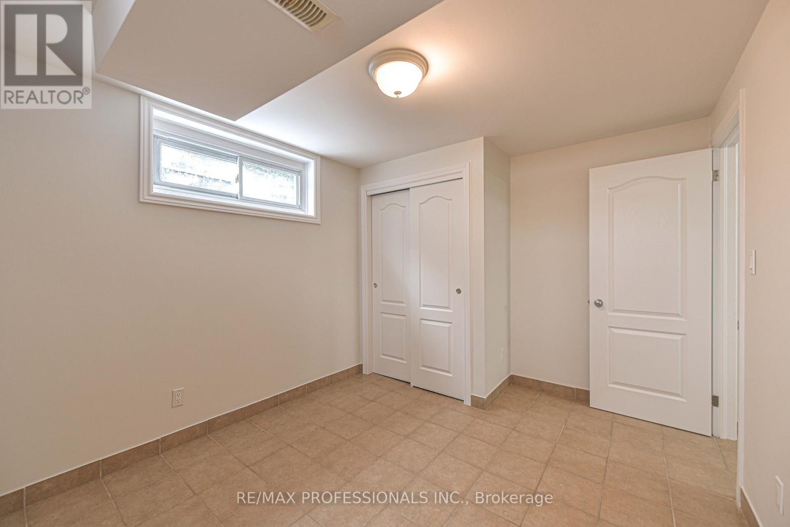 255 Lawrence Avenue, Orillia, Ontario  L3V 5M5 - Photo 22 - S12536890