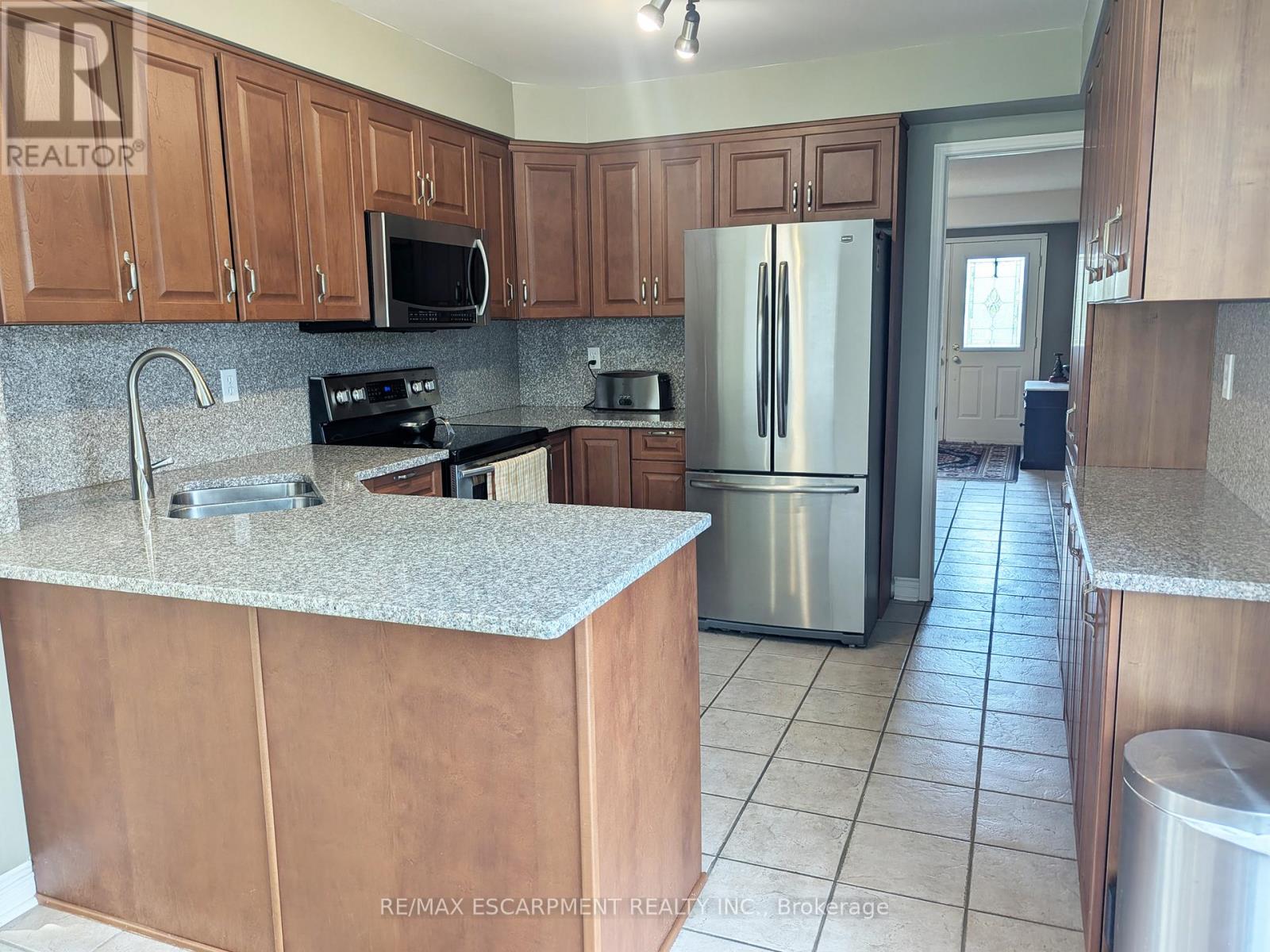 537 Westman Avenue, Peterborough, Ontario K9K 2E6 - Photo 3 - X12478060