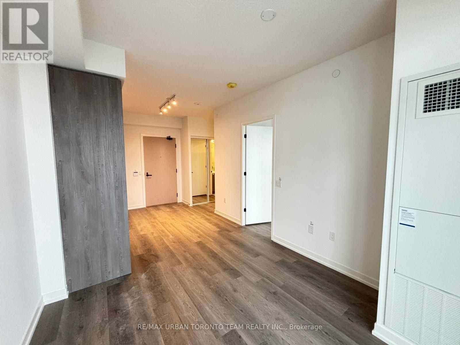 1003 - 8 Interchange Way, Vaughan, Ontario  L4K 5Z7 - Photo 3 - N12537496