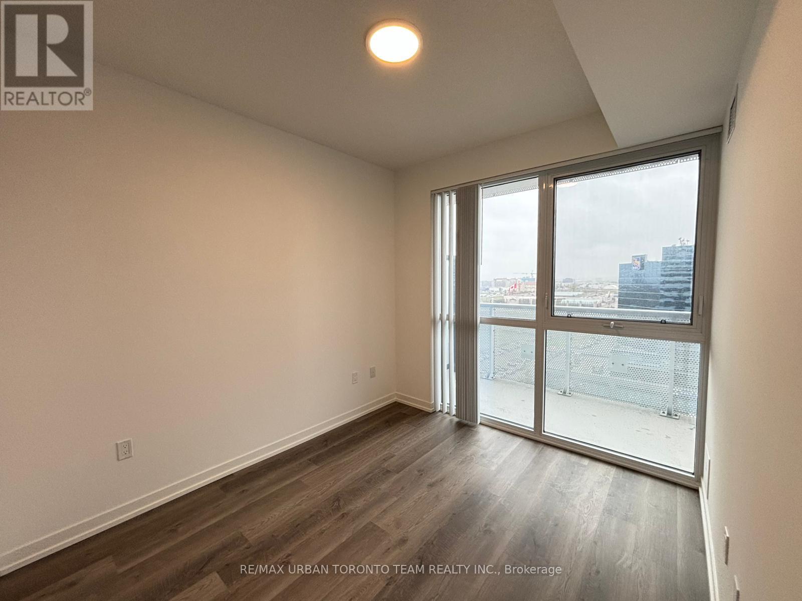 1003 - 8 Interchange Way, Vaughan, Ontario  L4K 5Z7 - Photo 6 - N12537496