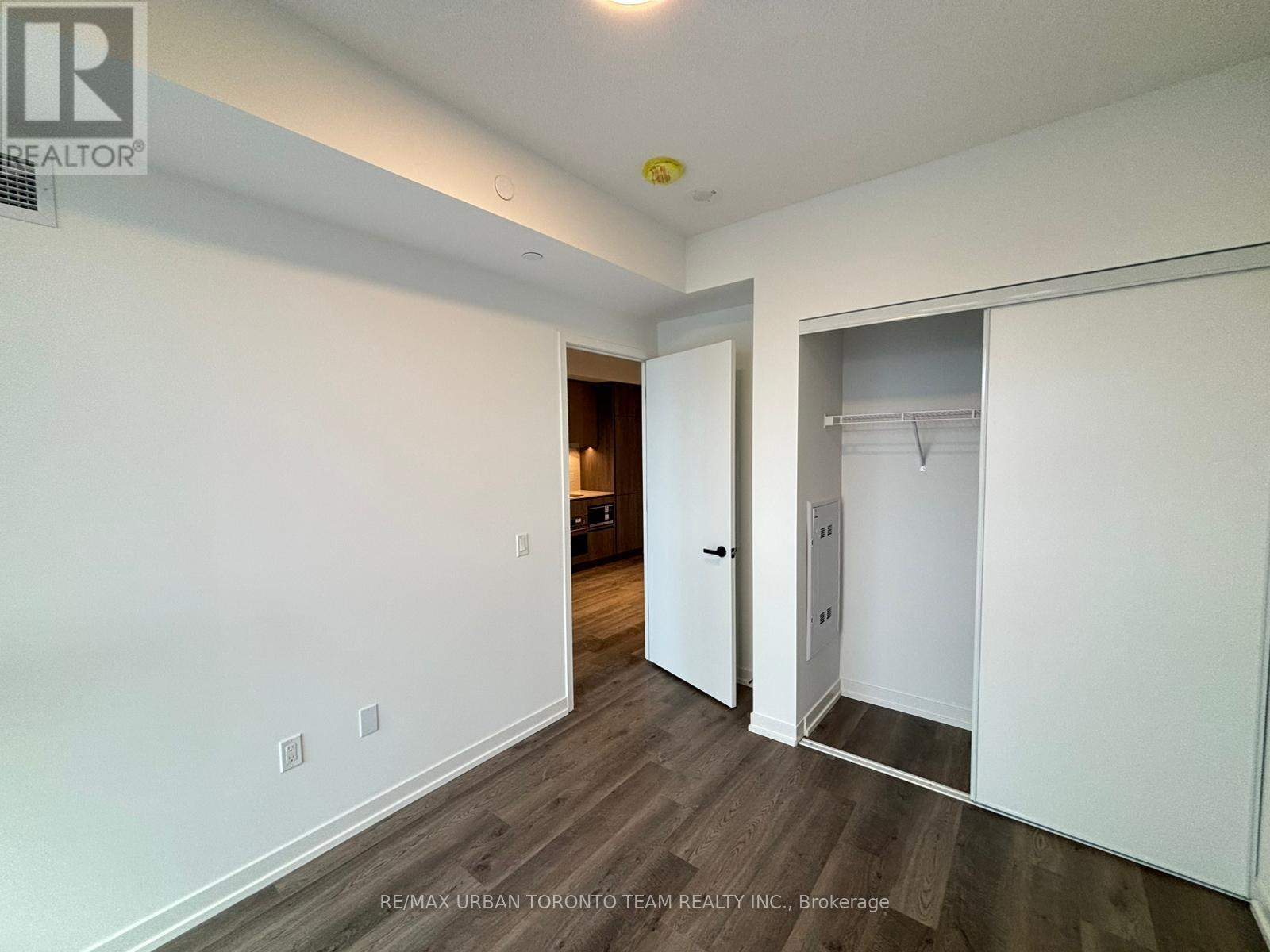 1003 - 8 Interchange Way, Vaughan, Ontario  L4K 5Z7 - Photo 7 - N12537496
