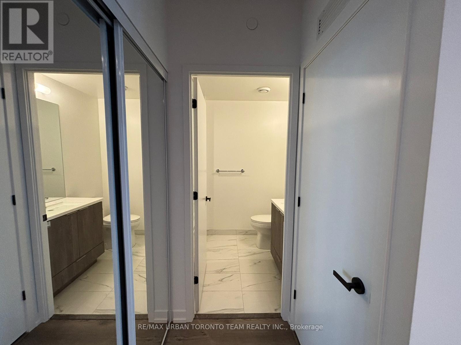 1003 - 8 Interchange Way, Vaughan, Ontario  L4K 5Z7 - Photo 8 - N12537496