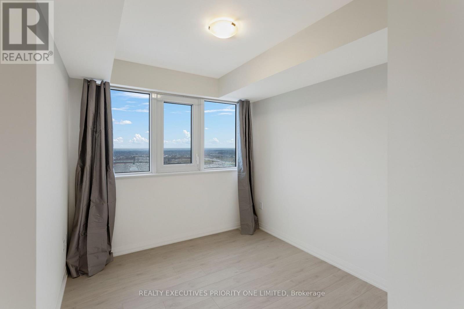 2018 - 9000 Jane Street, Vaughan, Ontario  L4K 0M6 - Photo 3 - N12537504