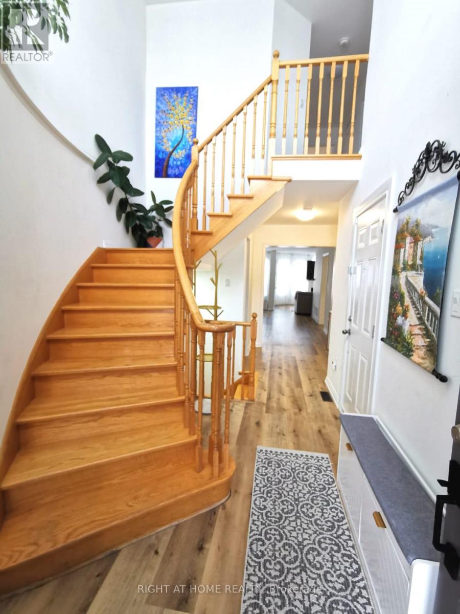 32 Eddington Place, Vaughan, Ontario  L6A 3P6 - Photo 4 - N12537558