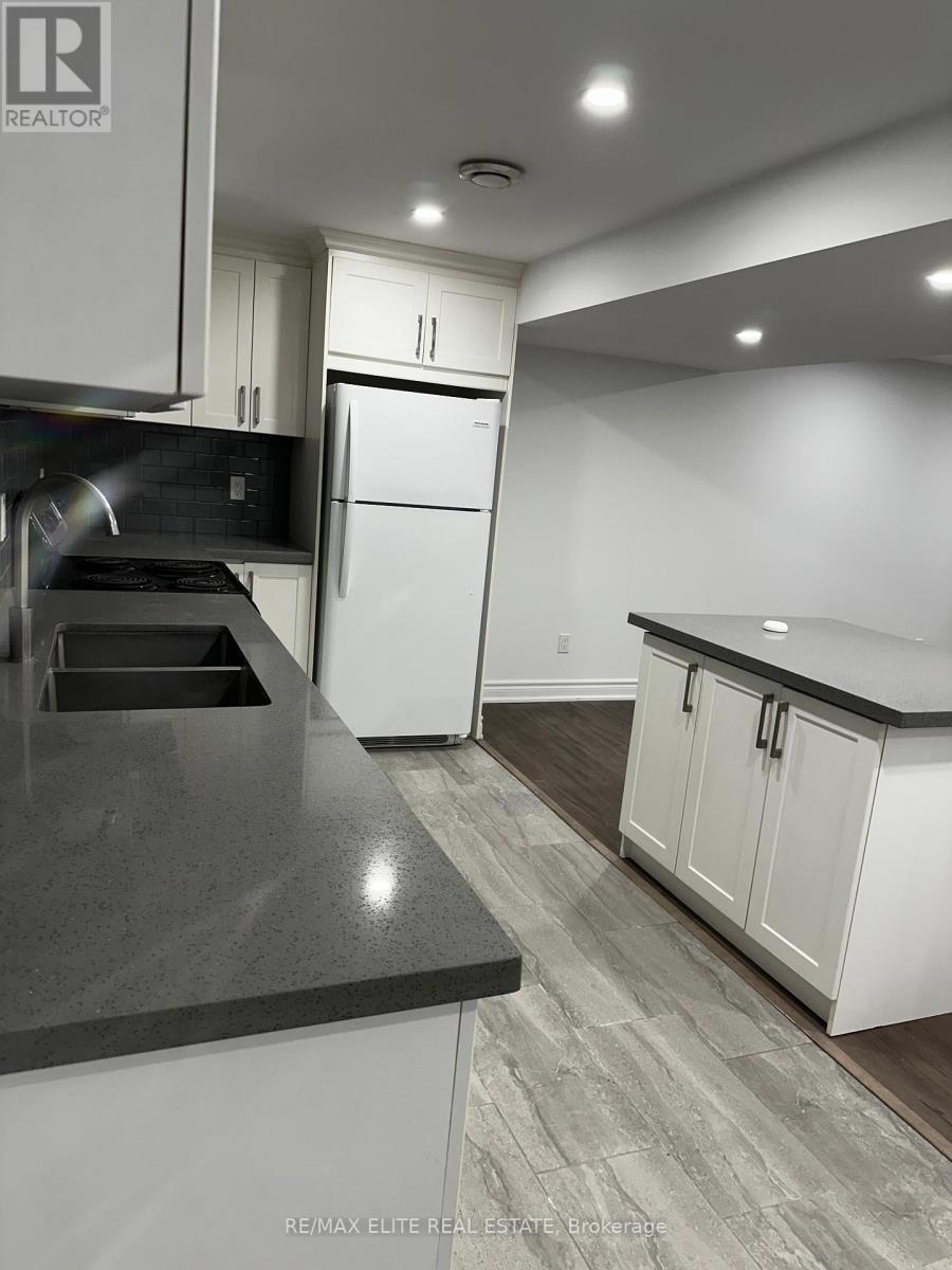 77 Foreht Crescent, Aurora, Ontario  L4G 3E9 - Photo 2 - N12537560