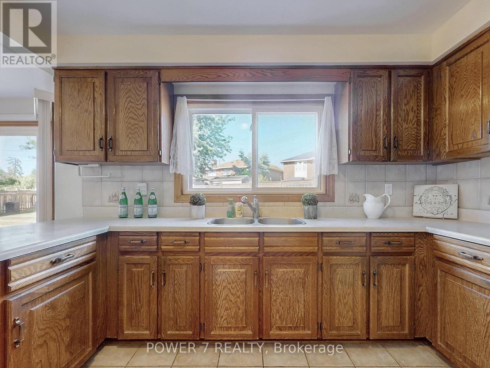 54 Hewlett Crescent, Markham, Ontario L3P 7J7 - Photo 11 - N12537702