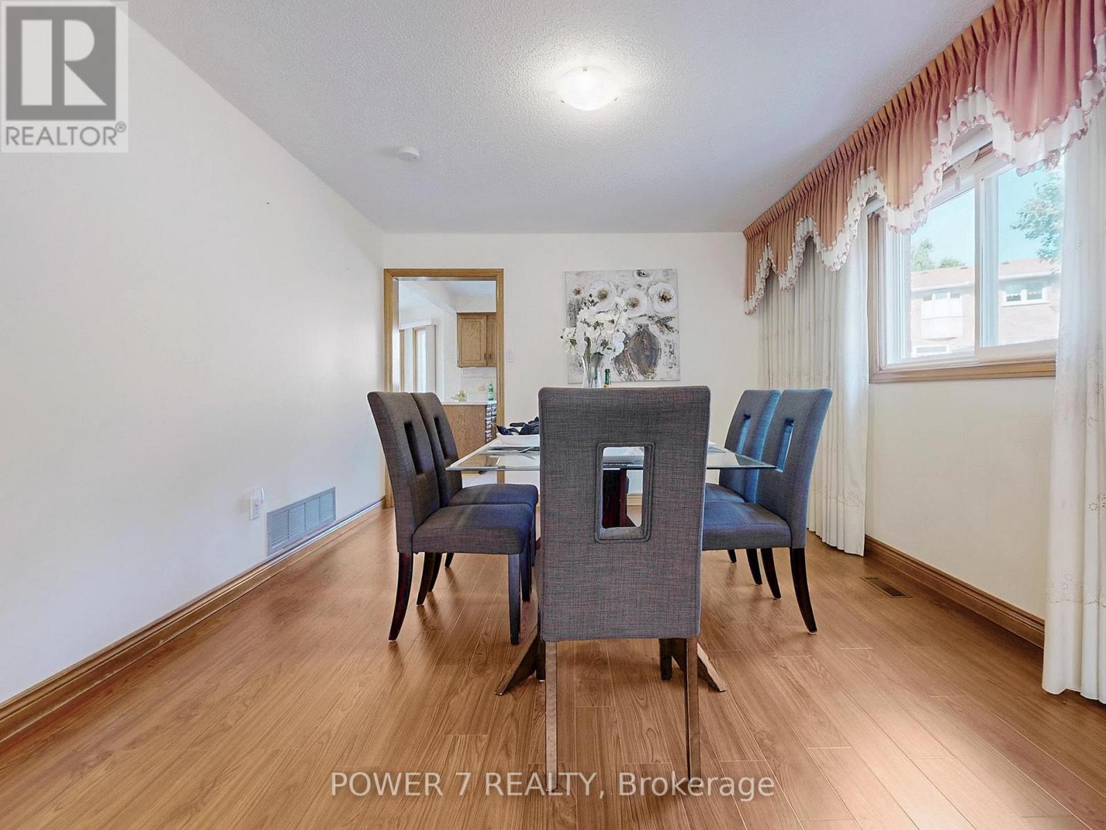 54 Hewlett Crescent, Markham, Ontario L3P 7J7 - Photo 8 - N12537702