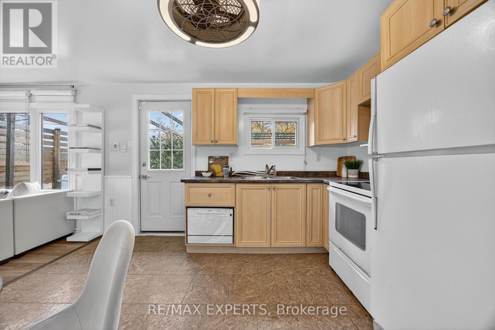 48 Sunnidale Road S, Wasaga Beach, Ontario  L9Z 2M5 - Photo 7 - S12537636