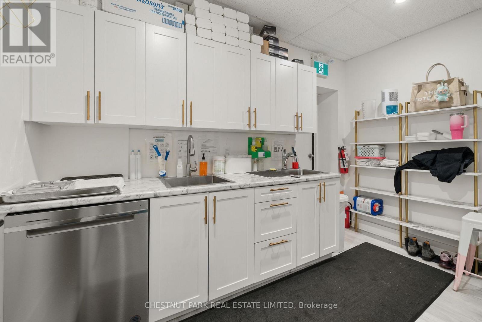 296 Main Street, Prince Edward County, Ontario  K0K 2T0 - Photo 17 - X12537798