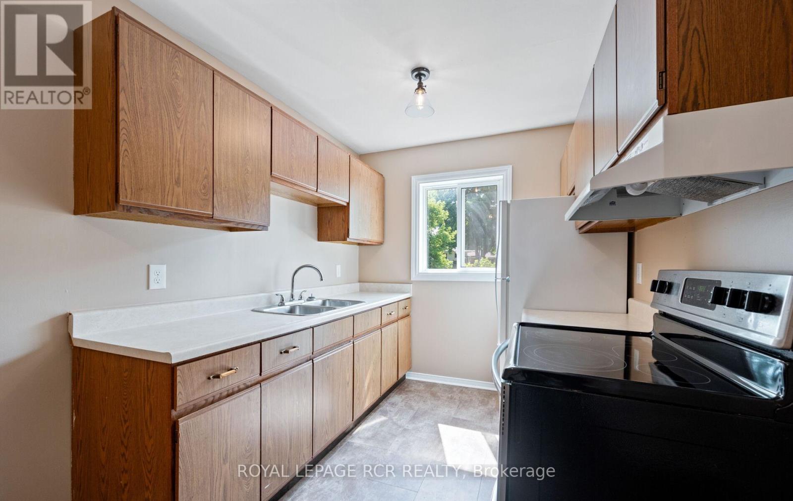 12 - 4 Cedar Drive, Orangeville, Ontario L9W 2X6 - Photo 18 - W12267737