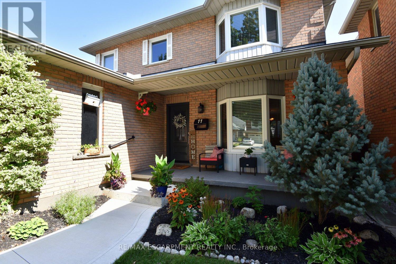 11 Jacqueline Boulevard, Hamilton, Ontario  L9B 2R1 - Photo 3 - X12448641