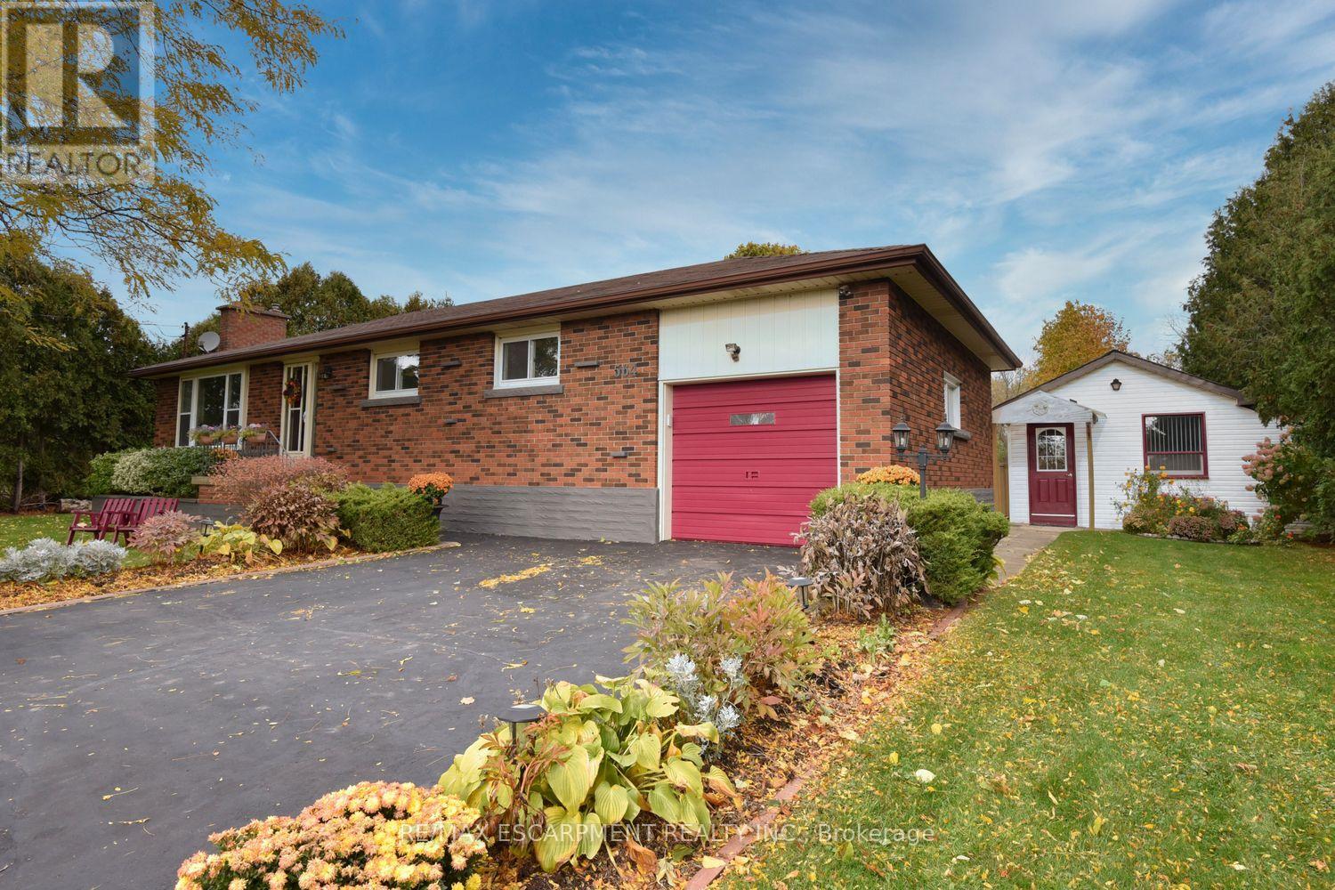 564 Evans Road, Hamilton, Ontario  L8B 0G7 - Photo 4 - X12503528
