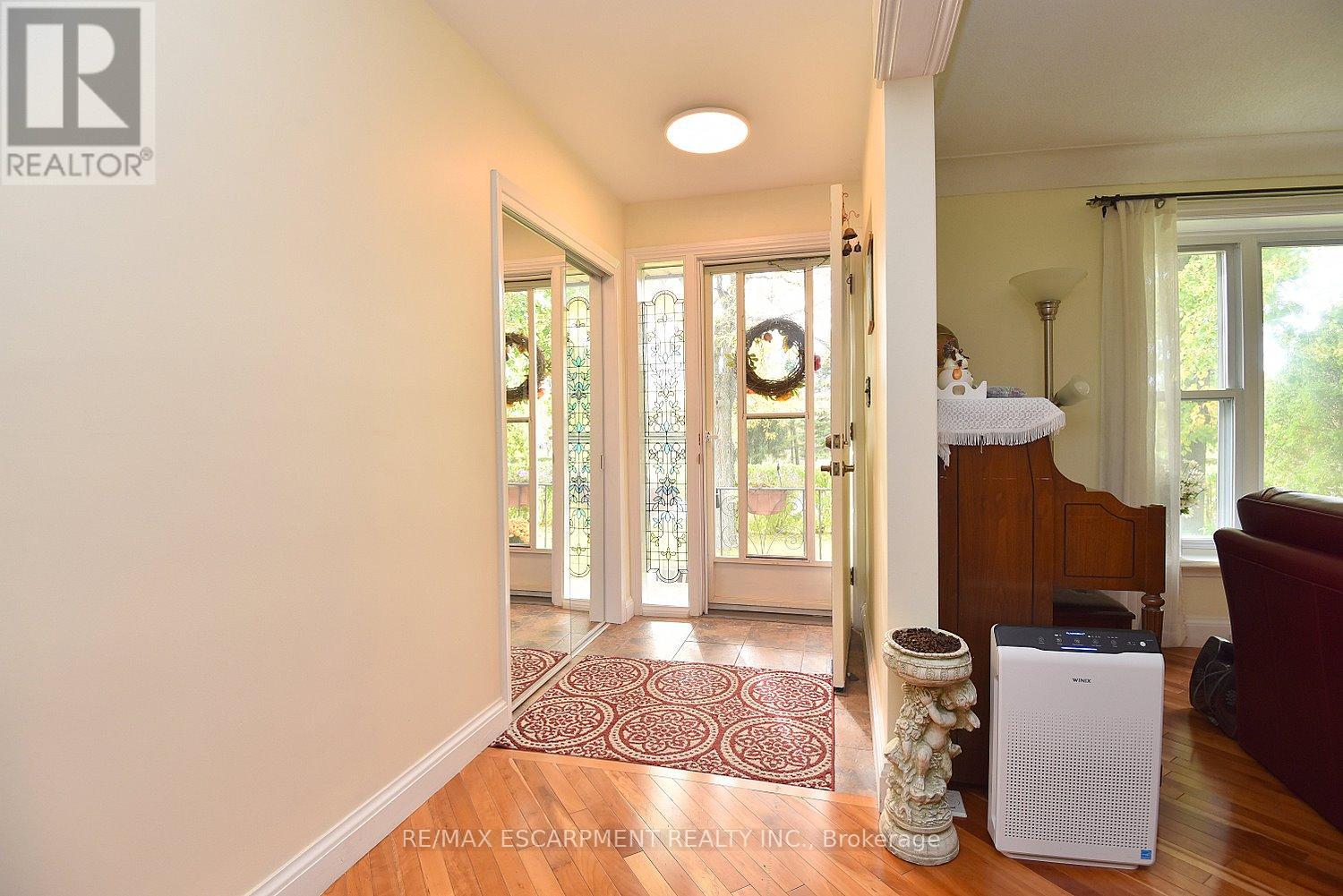 564 Evans Road, Hamilton, Ontario  L8B 0G7 - Photo 8 - X12503528