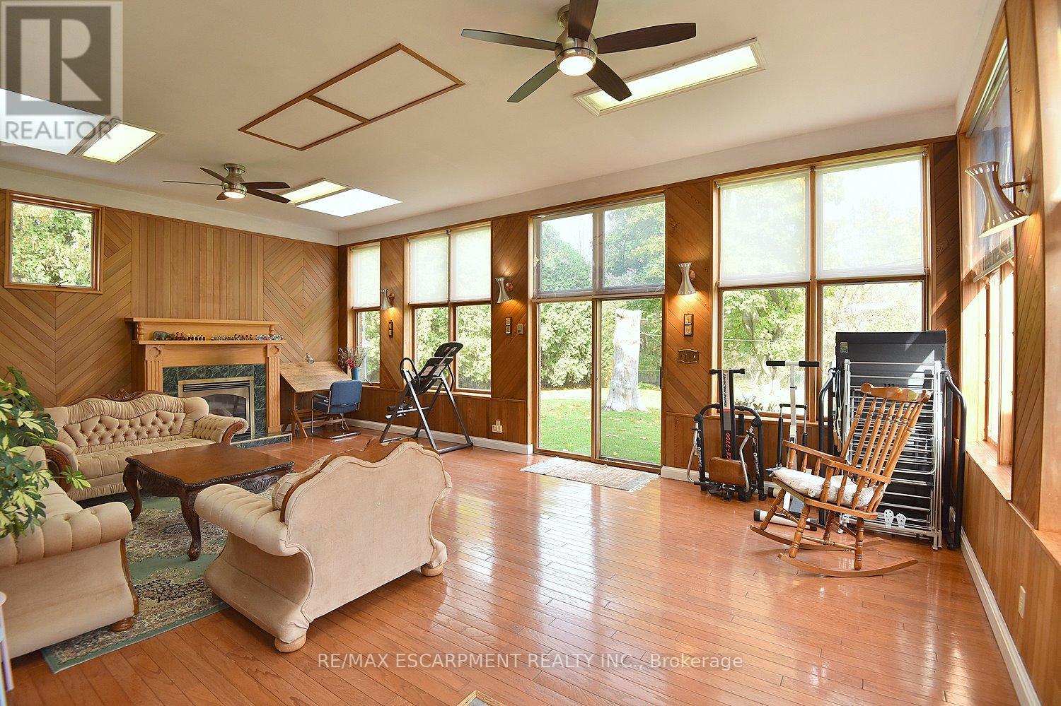 564 Evans Road, Hamilton, Ontario  L8B 0G7 - Photo 3 - X12503528