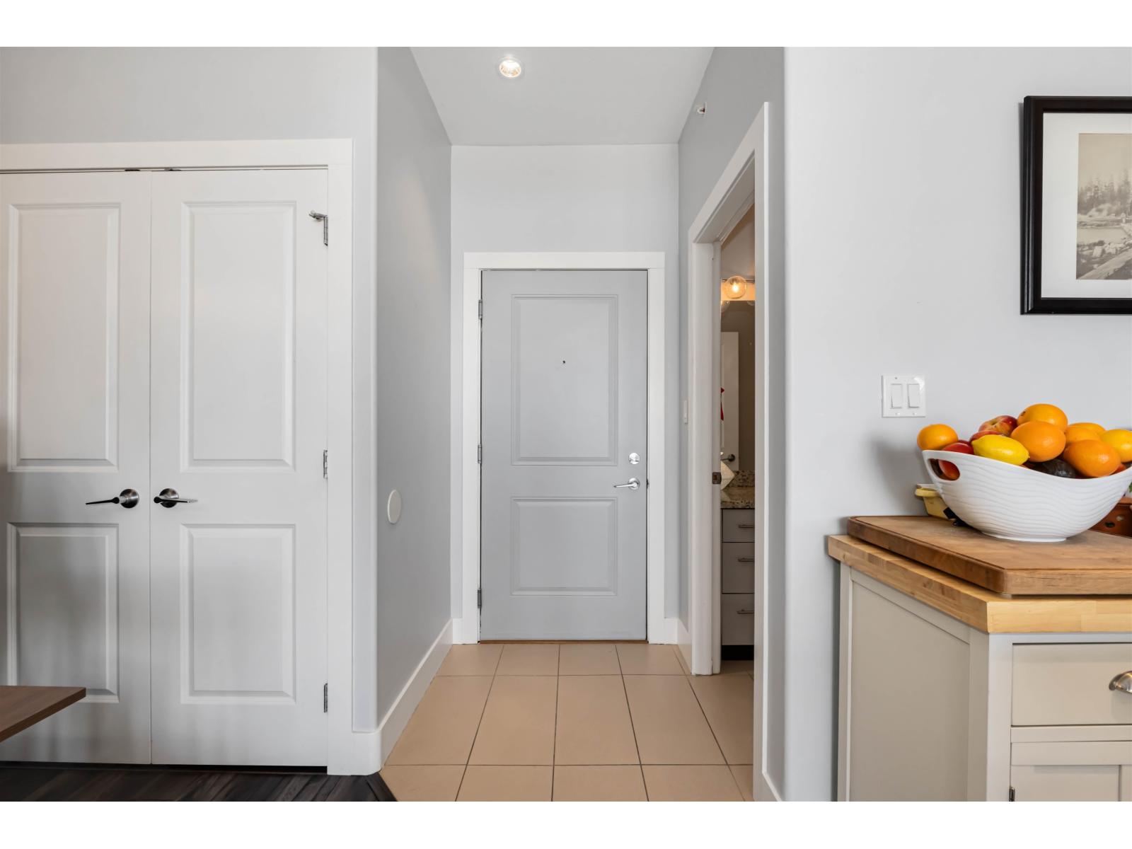 421 2970 King George Boulevard, Surrey, British Columbia  V4P 0E6 - Photo 2 - R3066349