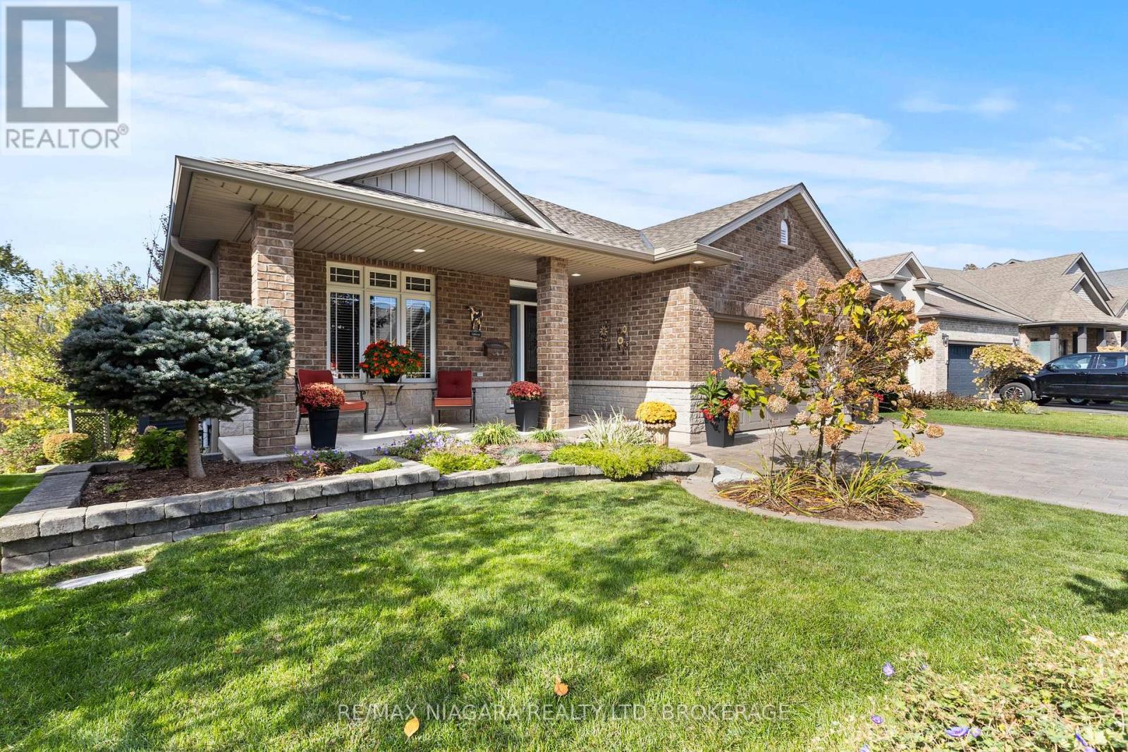 194 Hillsdale Road, Welland, Ontario  L3C 7M4 - Photo 2 - X12458081